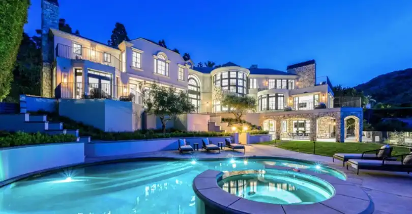 Marshmallow's Beverly Hill's Mansion