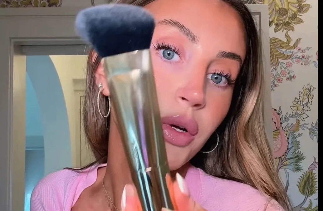 BRONZER BRUSH