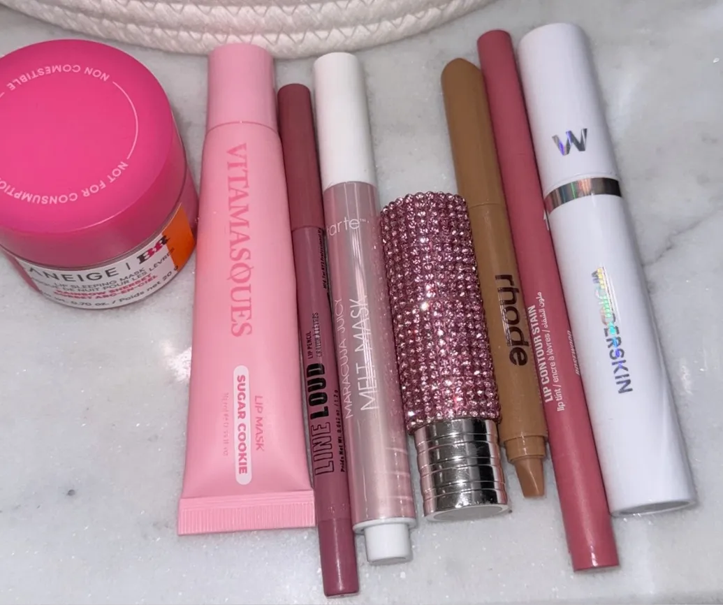 COOL TONED LIP FAVS