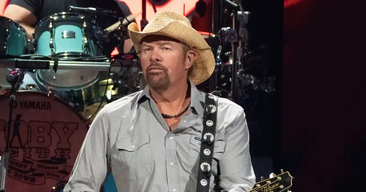 Toby Keith Returns to Stage Amid Cancer