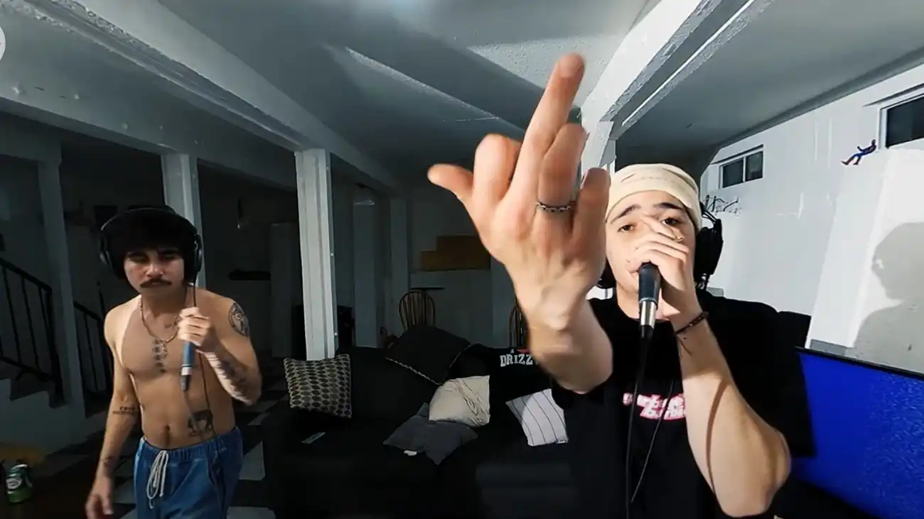WATCH "UH OH" LIVE 360 PERFORMANCE VIDEO NOW