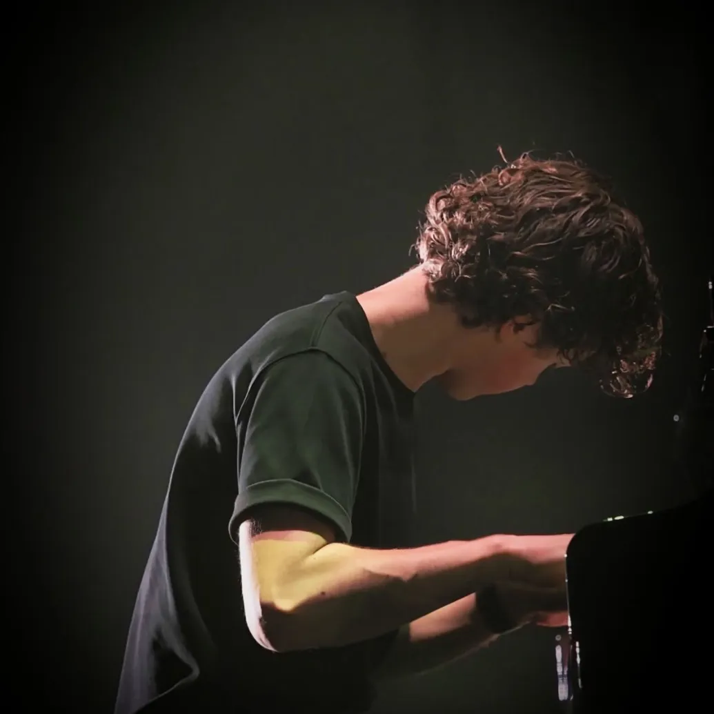 BOOK ME AS A PIANIST