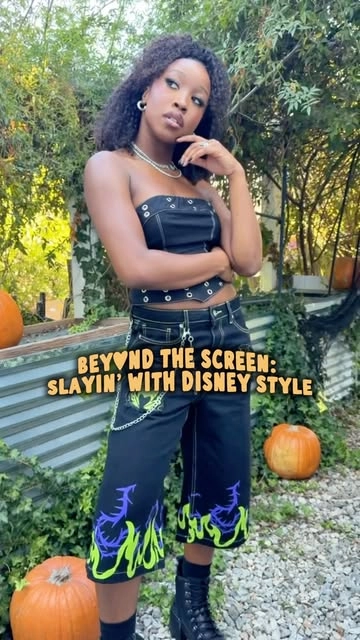 #AD My inner child can’t believe this rn…😱🐭 Can not wait for you all to see this spooky serve! Tune in to episode 6 of BTS @disneystyle #DisneyPartner