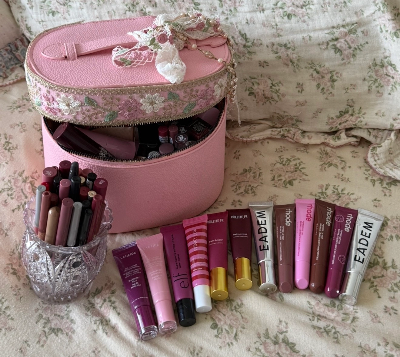 MAKEUP FAVS