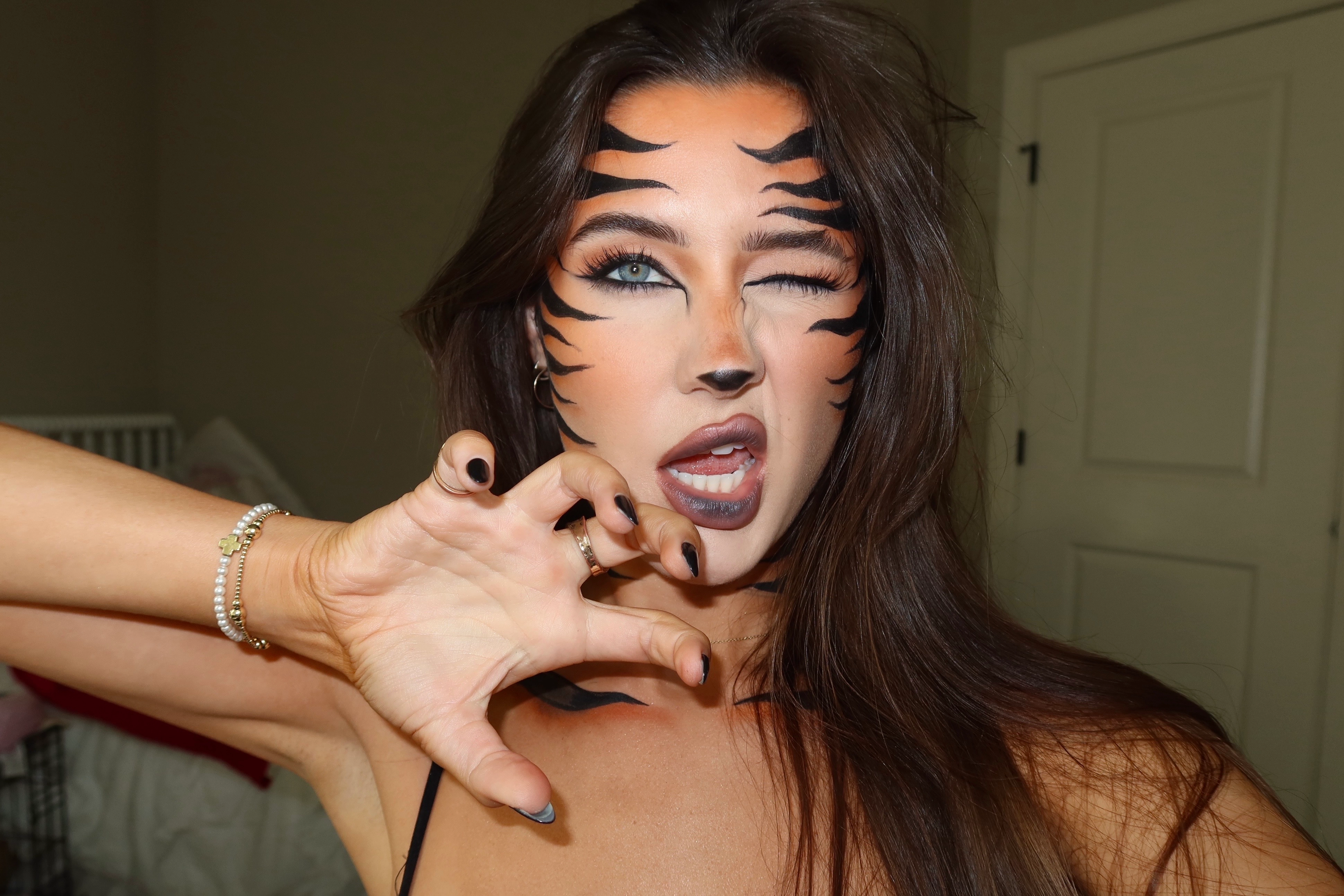 Spooky season essentials (accessories & makeup products)