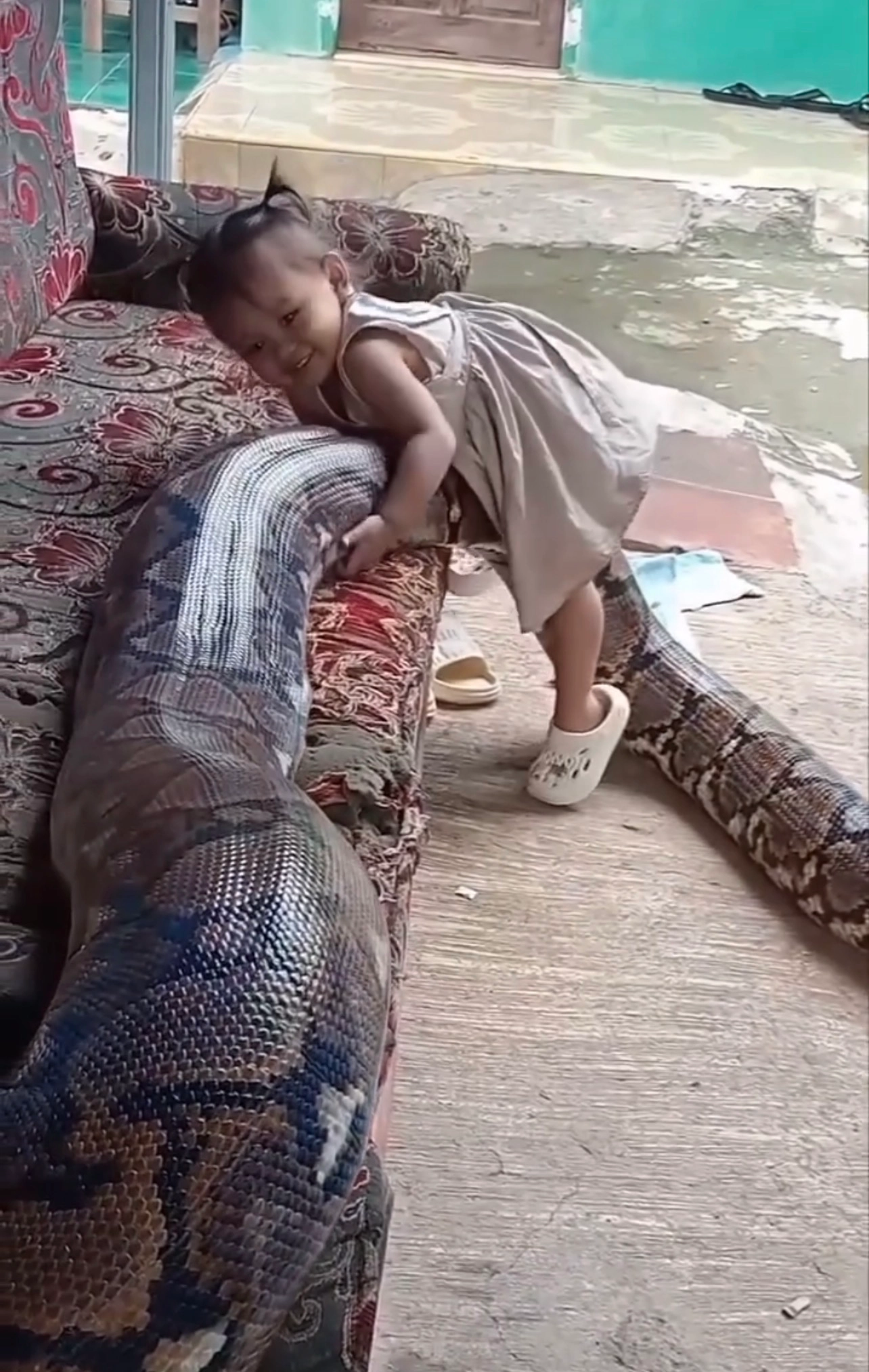 💔😖 فيديو البنت مسكينة
