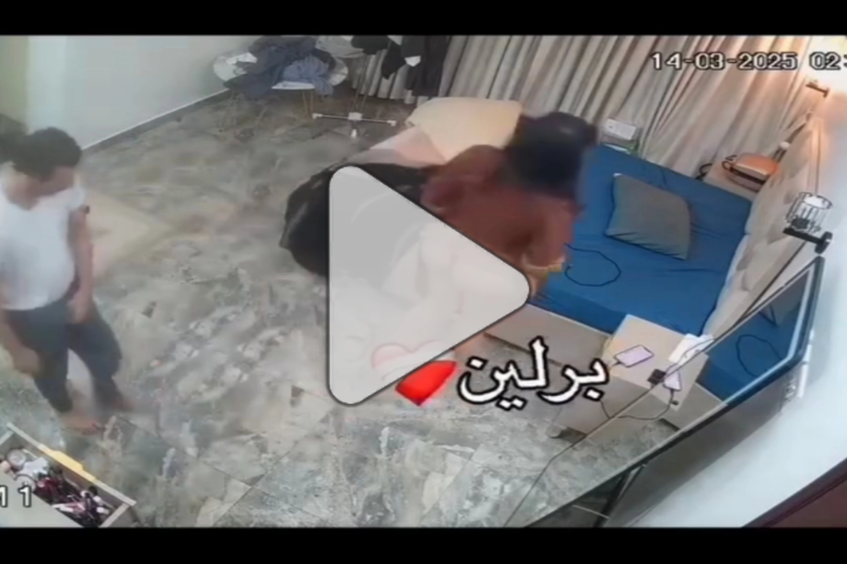 بالرياض مدير تستعرضله موظفته وتشمته.mp4