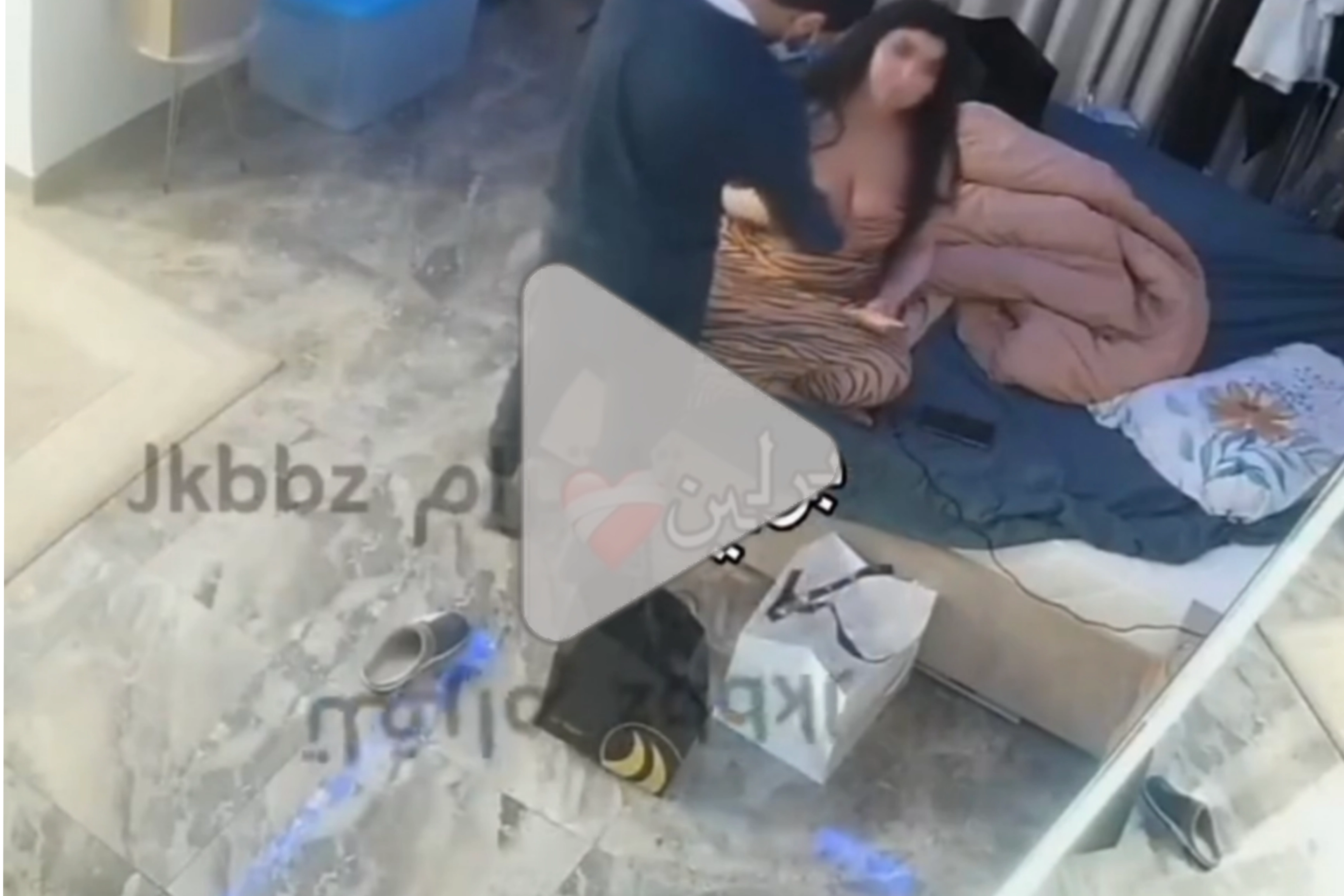 خليجيه مشتهية ومستحيه مع عراقي يراضيها.mp4
