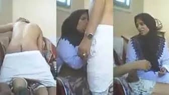 في سعوديه الخادمه ترضع لصاحب المنزل تسريب كامل