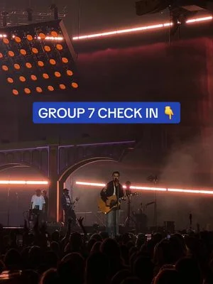 viral crowd moment - Jonas Brothers at BIA
